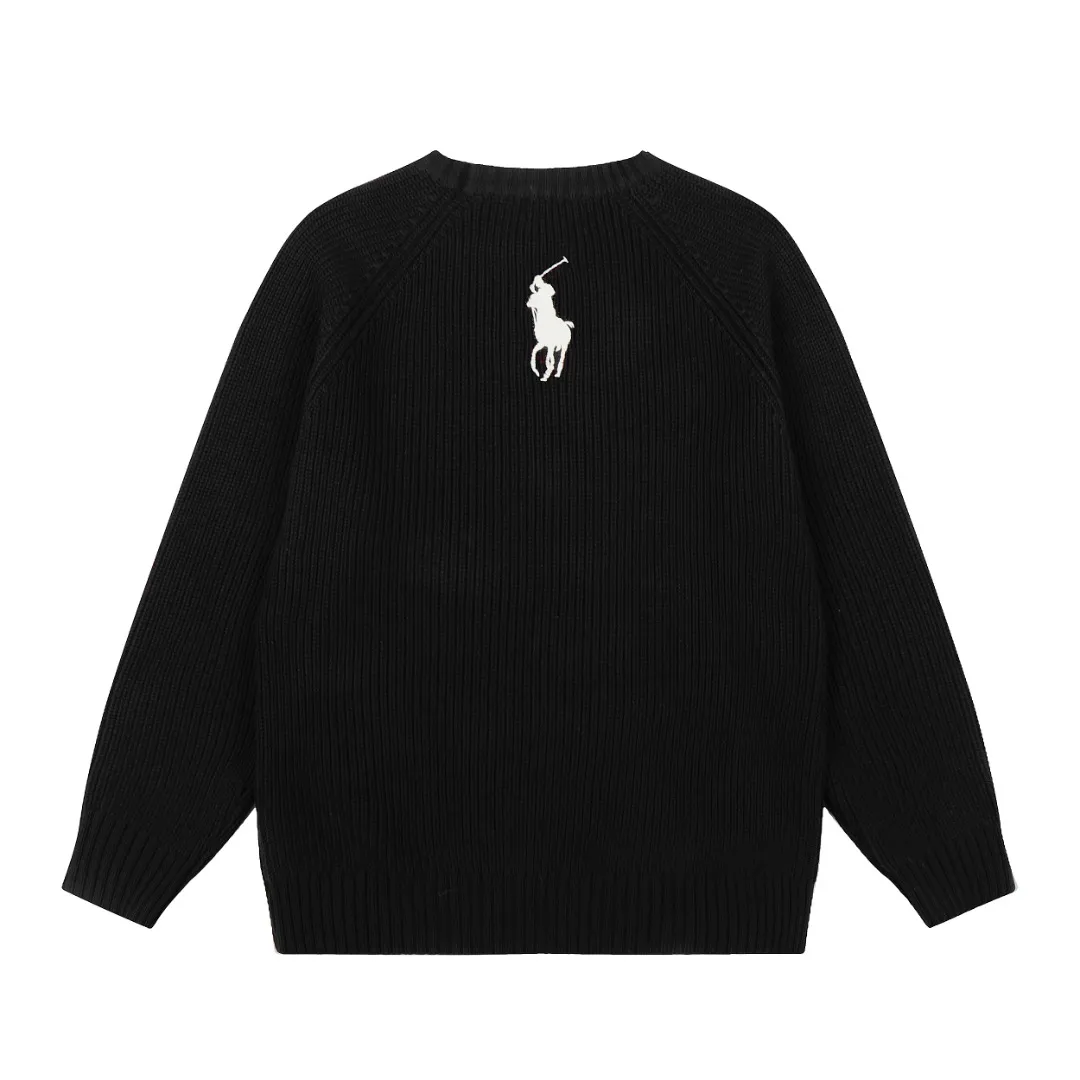P220 Top quality" Style number: DS812# (not off the shelves all year round) [Ralph Lauren round neck piqué knitted sweater with war horse embroidery on the front and back] ✅Ralph Lauren classic basic versatile round neck pullover sweater for men and women ✅Main supply platform live broadcast Wholesale entity Replenish if out of stock Not removed from the shelves ✅ZP quality 1:1 version Scan the code to enter the GF website Counter quality ✅Detailed quality The only one in Guangzhou Imported quality cotton yarn Mainly high-end, cost-effective, good quality needless to say ✅The version is restored to the original order, the maximum size can be worn up to 200 pounds, loose, comfortable and stress-free ✅The upper body is simple and easy to match, ootd must-have style, good-looking clothes are never picky, a must-have item in the wardrobe is recommended. Size: S-XL Color: White, gray, khaki, navy blue, brown, burgundy, black with white label, black with red label